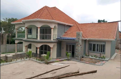 A brand new house for sale in kitende - Entebbe road ( Kampala Uganda)